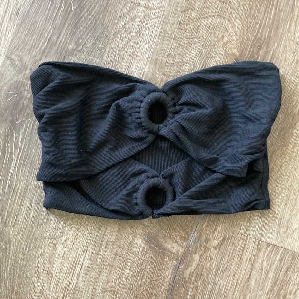 Cut out strapless crop